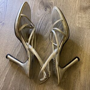 Torta caliente silver heels for weddings